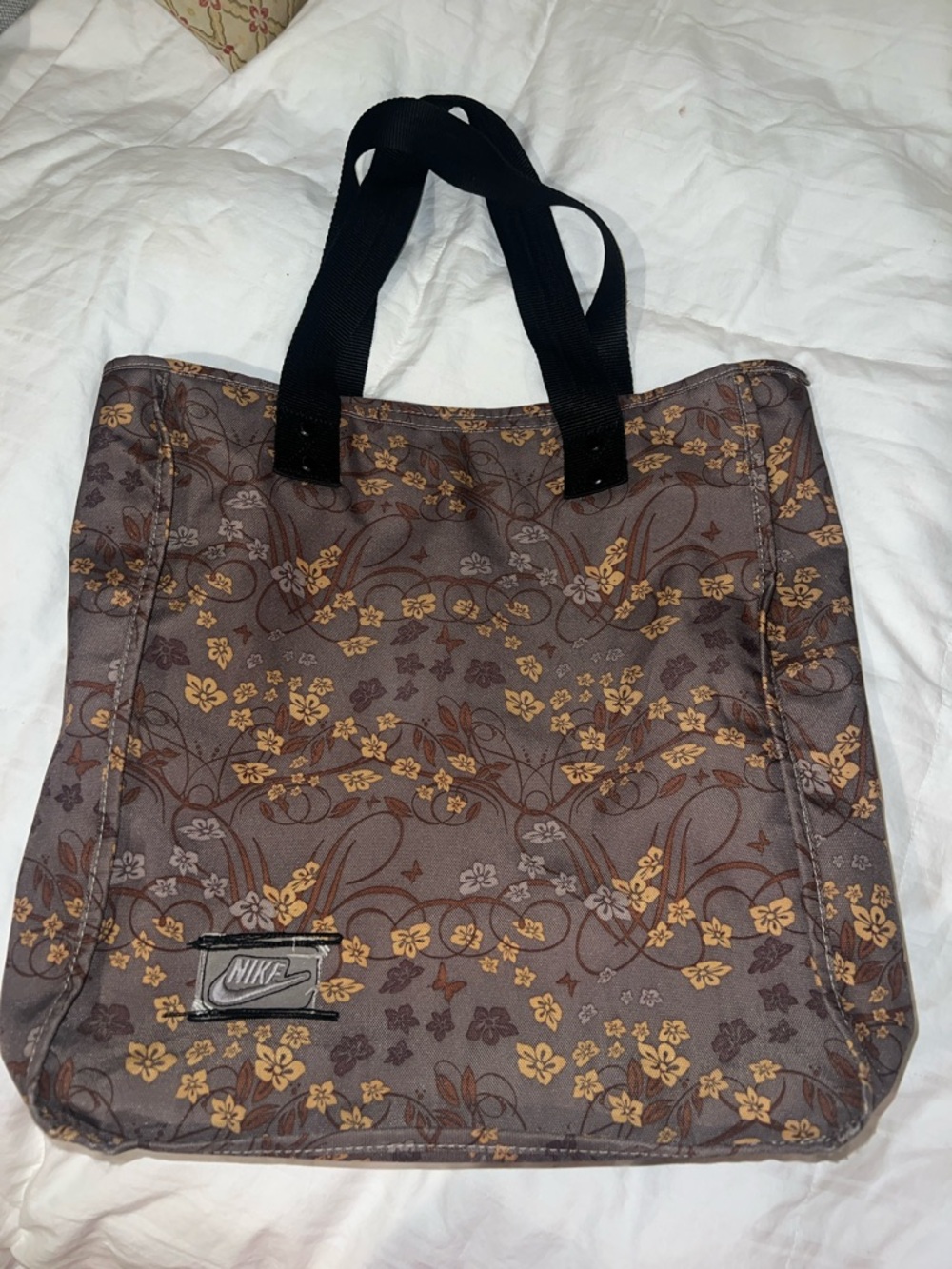 Nike Tote 💄💋with Black Handles